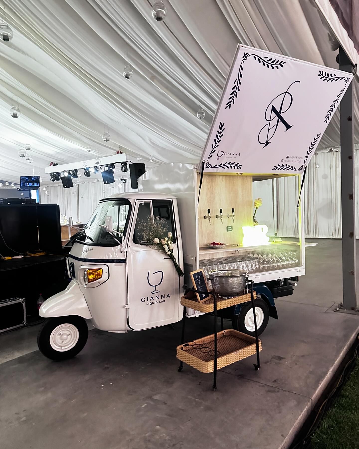 Evento premium con barra móvil